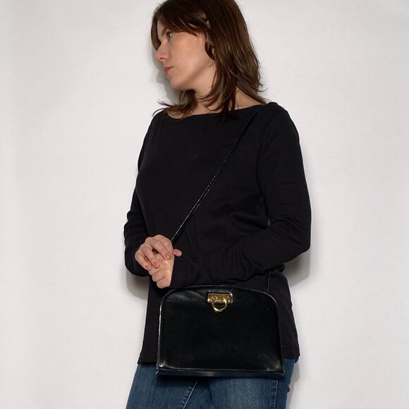 Vintage 1980s Patent Leather Crossbody or Shoulder Boxy Bag GOLD Hardware - Picture 6 of 7